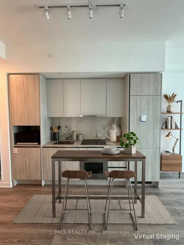 180 Front St #2503, Toronto 5