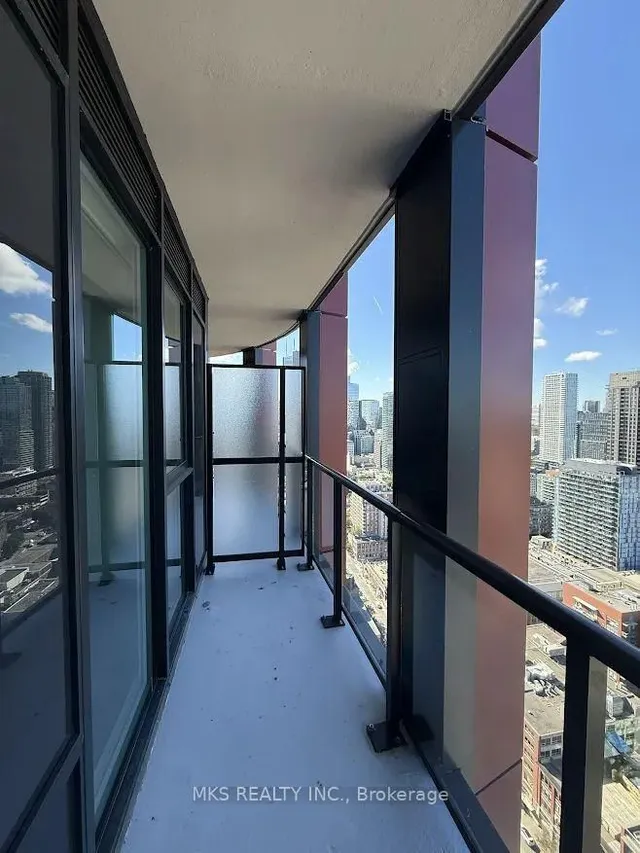 180 Front St #4115, Toronto 4