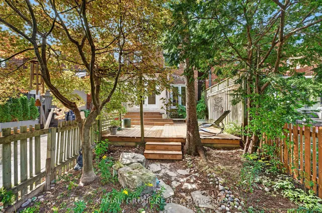 19 Belle Ayre Blvd, Toronto 3