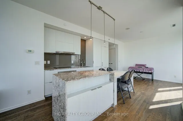 1 Bloor St #6209, Toronto 5