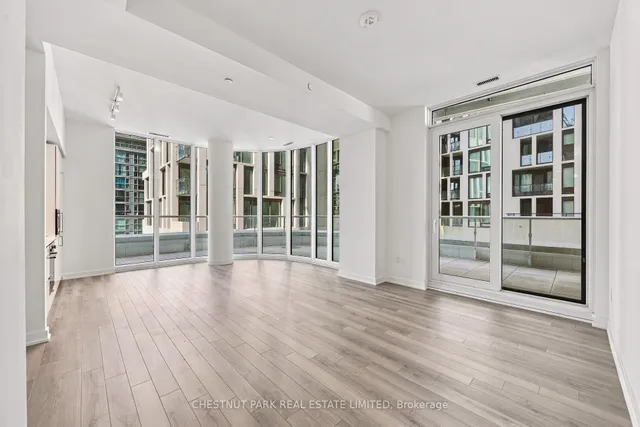 230 Simcoe St #625, Toronto 4
