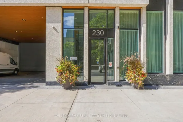 230 Simcoe St #625, Toronto 2