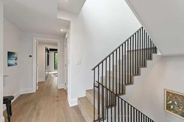 141 Chaplin Cres, Toronto 5