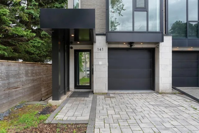 141 Chaplin Cres, Toronto 3