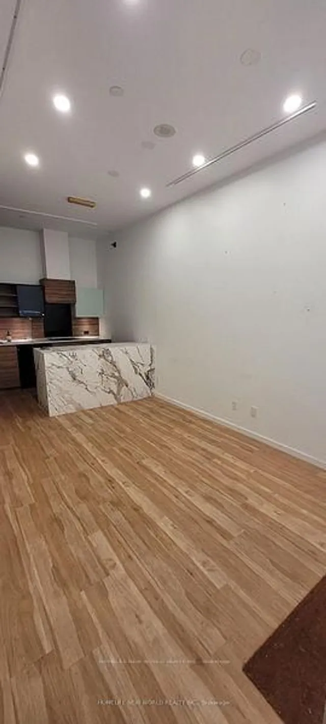 75 St Nicholas St #TH1, Toronto 2