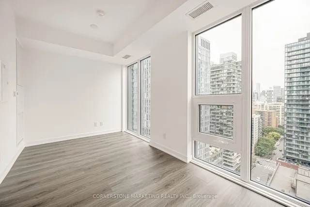 100 Queen St #2516, Toronto 4
