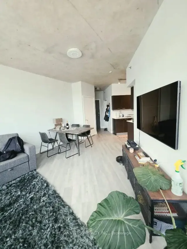 90 Trinity St #303, Toronto 5