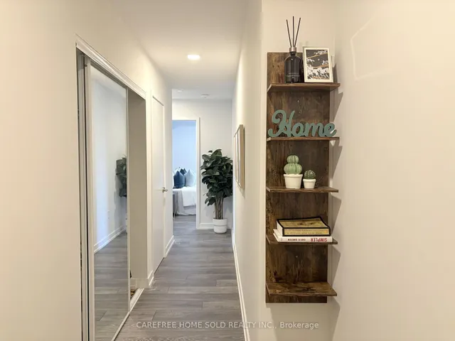 225 Sumach St #711, Toronto 2