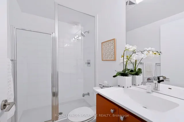 25 Cole St #1405, Toronto 5
