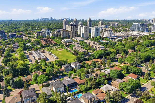 23 Morewood Cres, Toronto 4