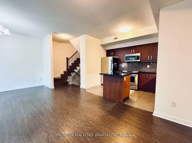 19 Anndale Dr #Th10, Toronto 4
