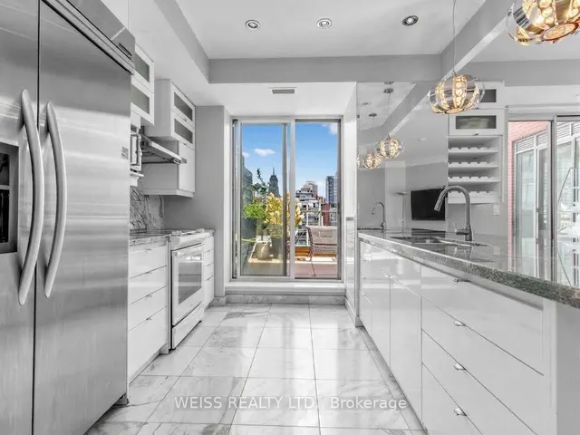 18 Beverley St #Ph 902, Toronto 5
