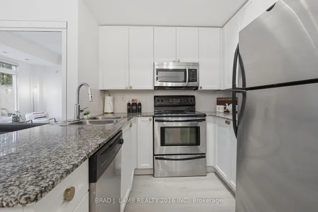 80 Carr St #29, Toronto 4