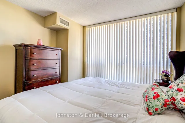 33 Sheppard Ave #805, Toronto 5