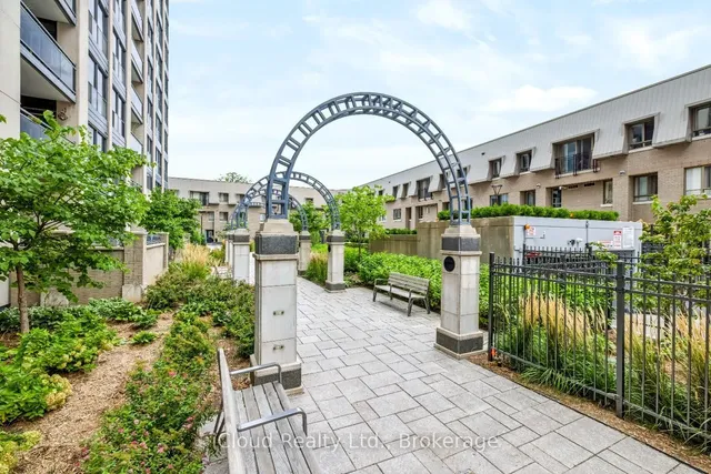 18 Hollywood Ave #800, Toronto 4