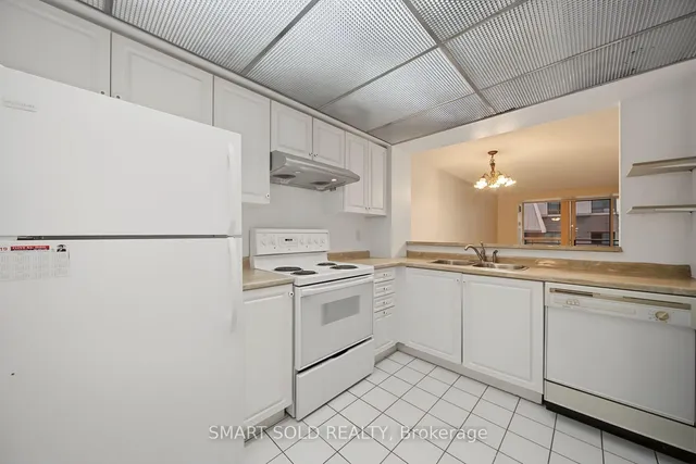 28 Hollywood Ave #205, Toronto 5