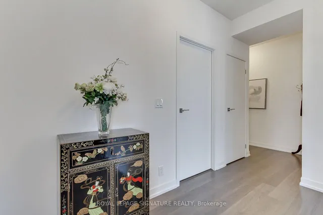 98 Lillian St #1812, Toronto 2
