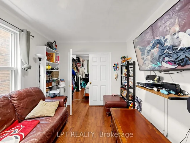 303 Oakwood Ave, Toronto 5