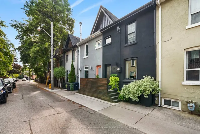19 Wascana Ave, Toronto 4