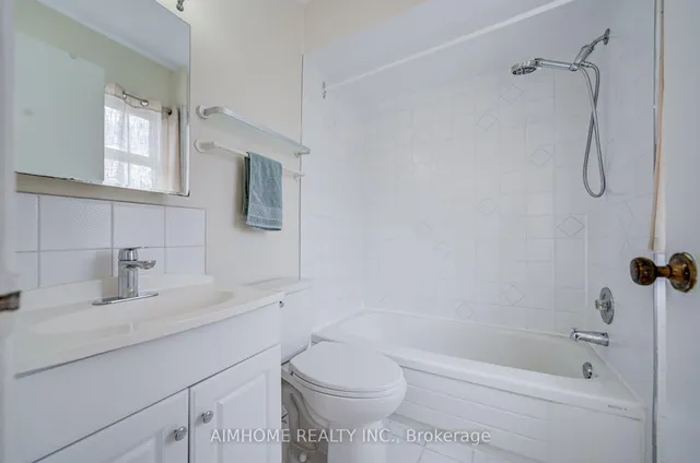 163 Chipwood Cres, Toronto 4