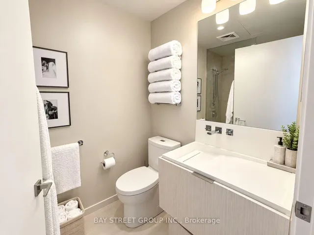 101 Charles St #4210, Toronto 5