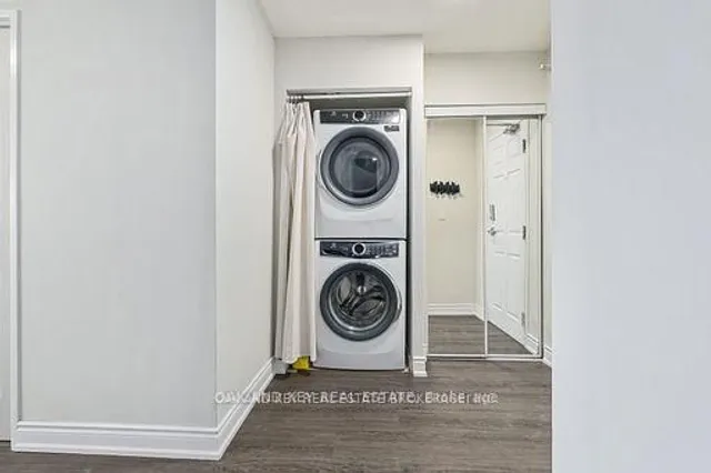 245 Davisville Ave #613, Toronto 3