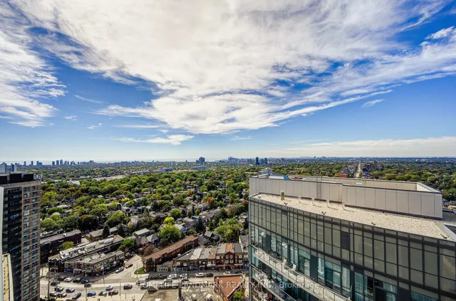 500 St Clair Ave #2302, Toronto 4