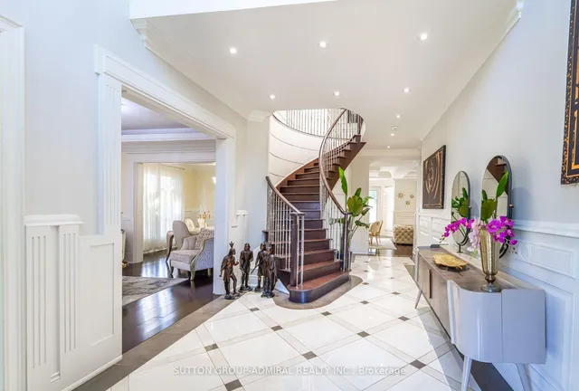 9 Calderon Cres, Toronto 5