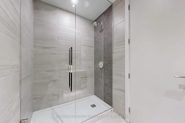 81 Wellesley St #2001, Toronto 4