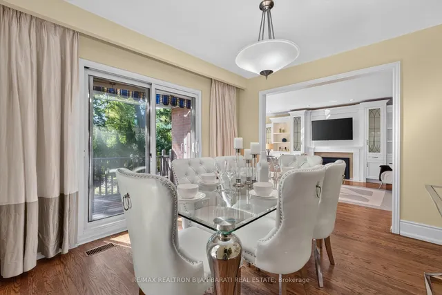 22 Brucedale Cres, Toronto 3