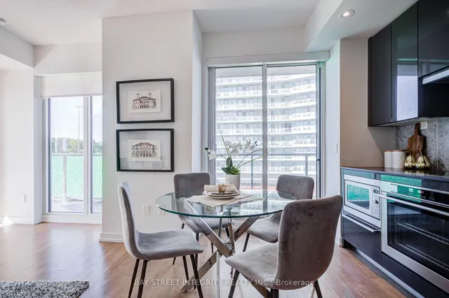 117 McMahon Dr #303, Toronto 3