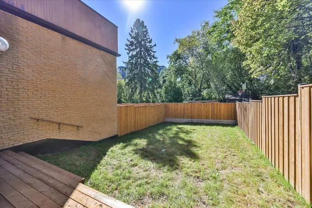 250 Erskine Ave #7, Toronto 3