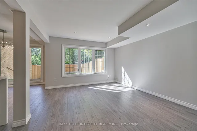 250 Erskine Ave #7, Toronto 5