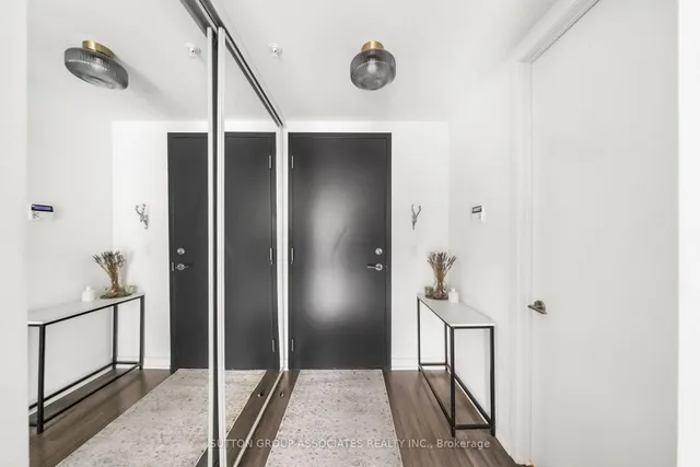 377 Madison Ave #502, Toronto 4