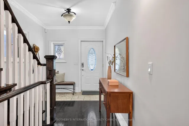 33 Beatrice St, Toronto 3