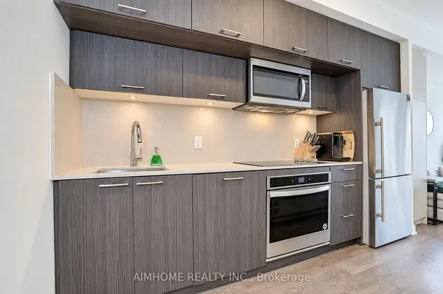 50 Mccaul St #310, Toronto 2