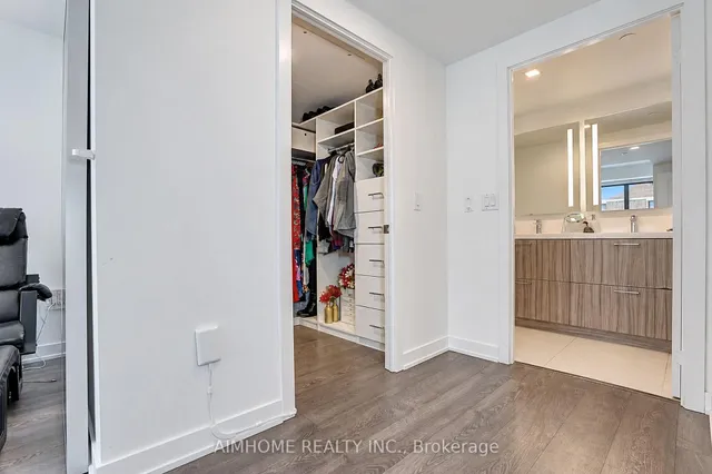 50 Mccaul St #310, Toronto 5