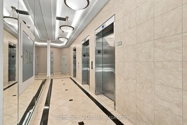 801 King St #PH14, Toronto 5