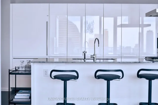 180 University Ave #5508, Toronto 4