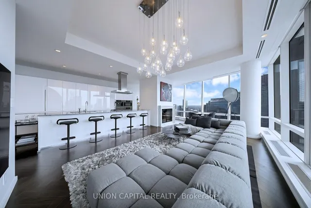 180 University Ave #5508, Toronto 3