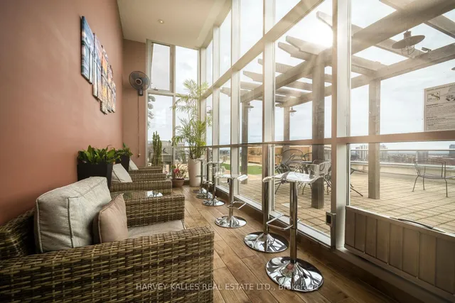 225 Wellesley St #313, Toronto 3
