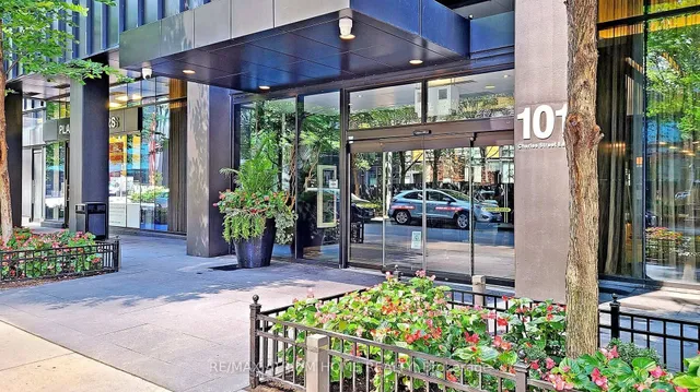 101 Charles St #4510, Toronto 2