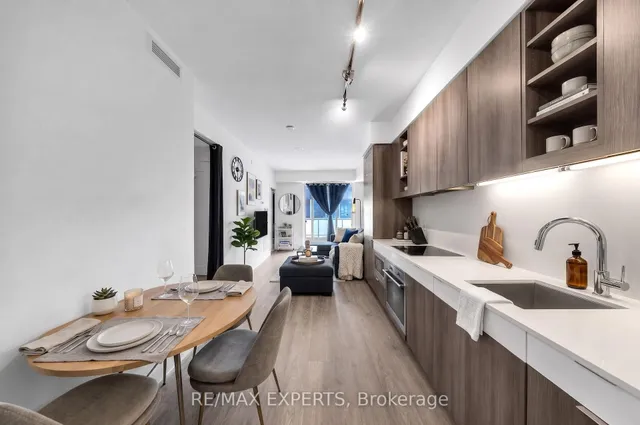 101 Erskine Ave #2103, Toronto 4