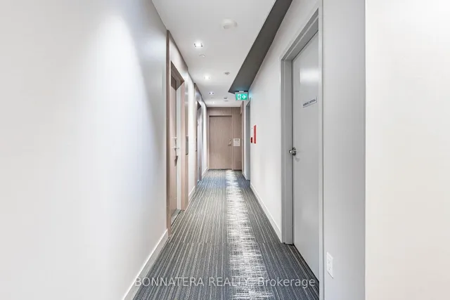 215 Queen St #1110, Toronto 5