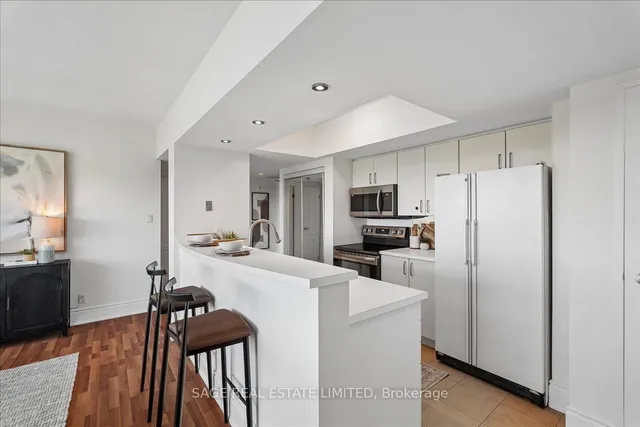 97 Lawton Blvd #901, Toronto 4