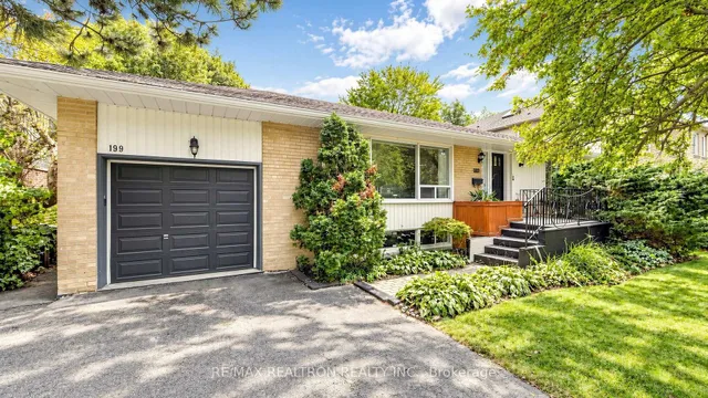 199 Lord Seaton Rd, Toronto 5