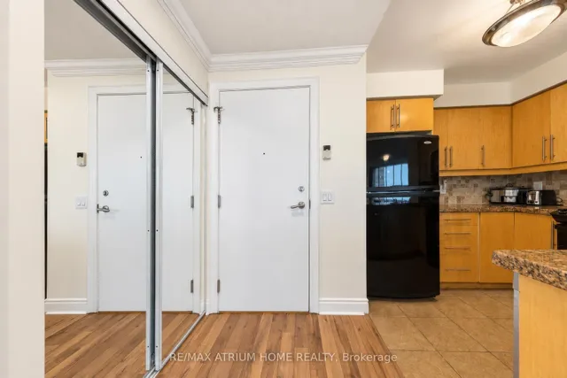 25 Greenview Ave #2320, Toronto 3