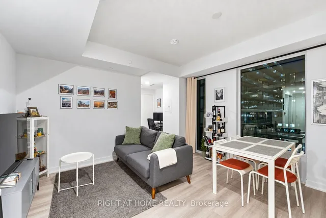 238 Simcoe St #803, Toronto 5
