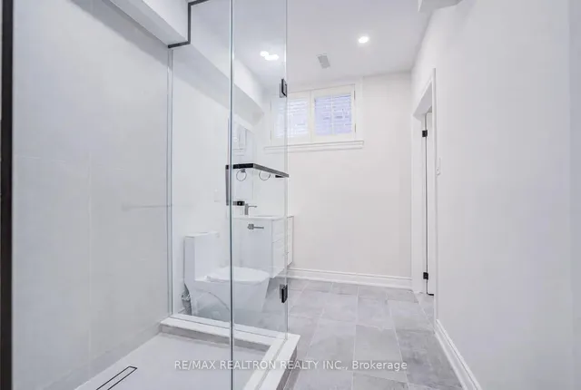 225 Olive Ave, Toronto 3