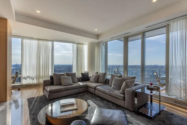 180 University Ave #5803, Toronto 5